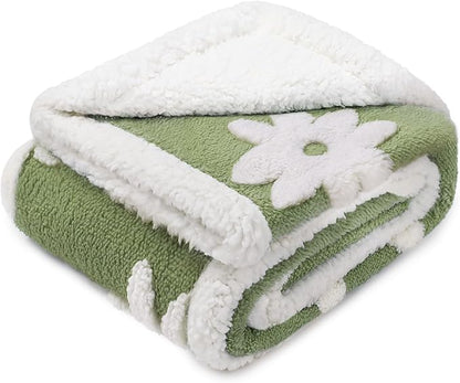 Luciphia Waterproof Pet Blanket for Medium Large Dogs Washable Fluffy Thick Jacquard Shag Fleece Warm Sherpa 3D Textured Flower Print for Cats Puppy Couch Protection (Green,40x28 inches)