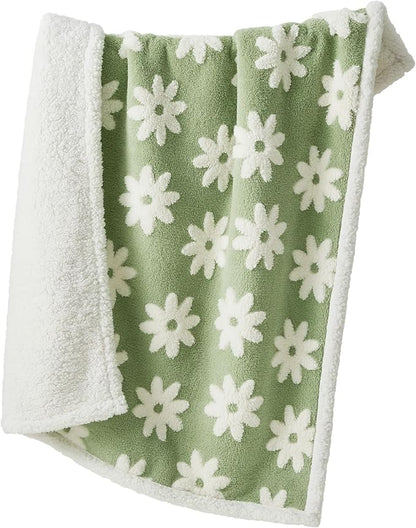 LE SURE Waterproof Dog Blanket for Large Dogs - Washable Double Sided Dog Blankets with Warm Jacquard Shag and Soft Sherpa Fleece, Pet Cat Blanket for Bed Protection, 3D Textured Cloud, Green