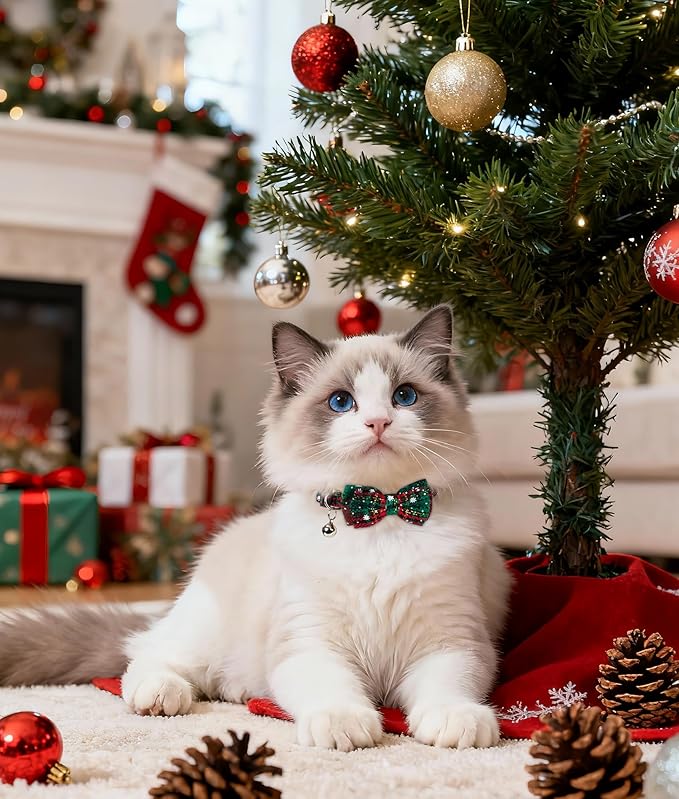 Joytale Upgraded Christmas Cat Collar with Bells, Breakaway Cat Collars with Bow Tie, 1 Pack Girl Boy Safety Plaid Kitten Collars, Christmas Green
